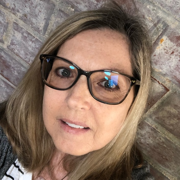 Meet your Posher, Pam - Picture 1 of 1